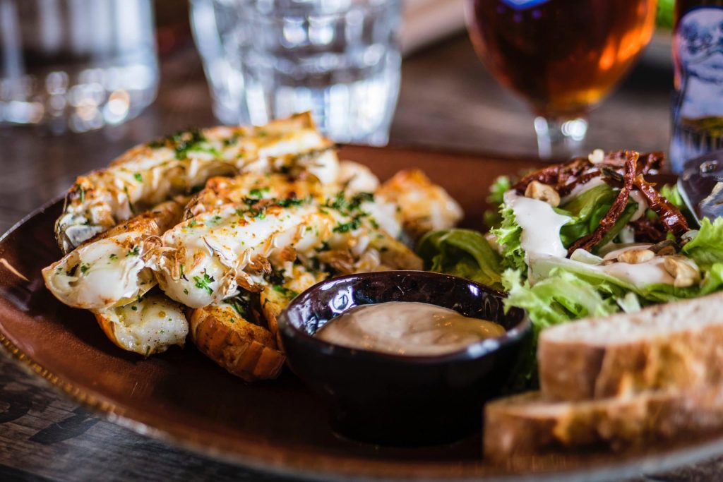 Une assiette au restaurant