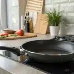 Pourquoi choisir une poêle sans revêtement toxique pour vos recettes maison ?